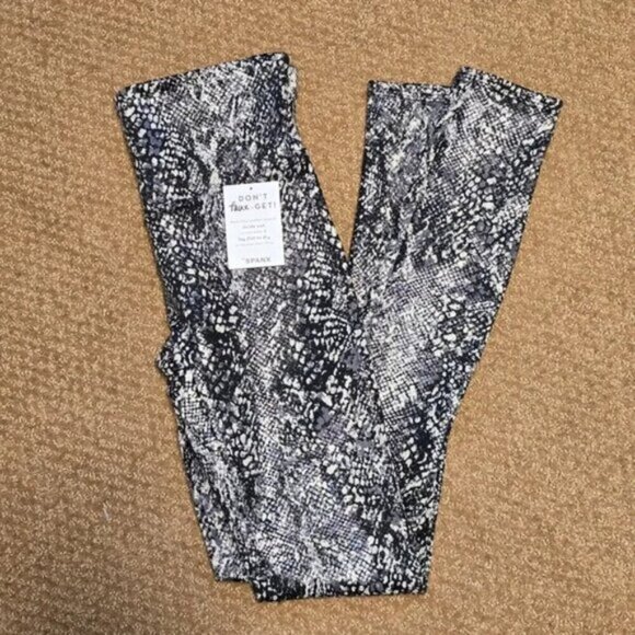 SPANX Faux‎ Leather Snake Shine Leggings - Size Small - Picture 3 of 8
